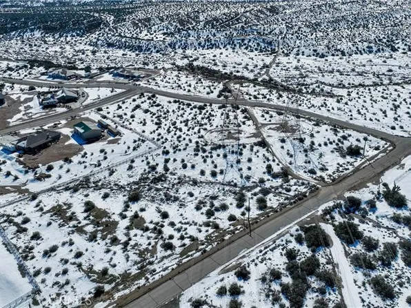 7877 Capelin Rd #13, Phelan, CA 92371