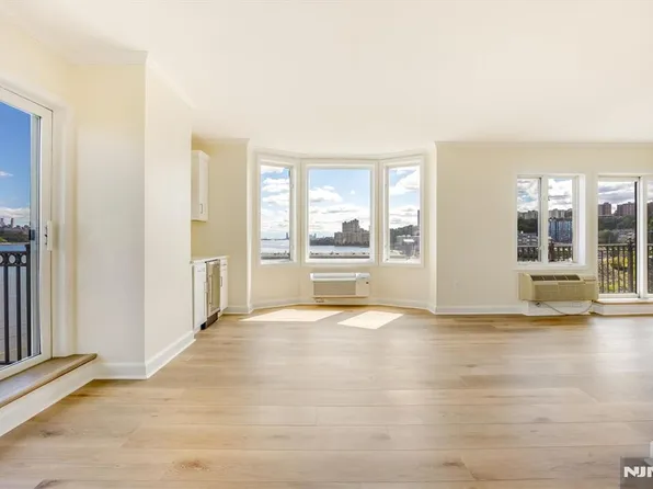 6315 City Pl, Edgewater, NJ 07020