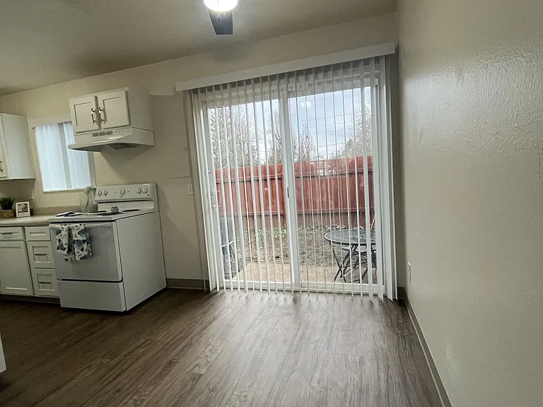 Mt. Pleasant Apartments — Photo 8
