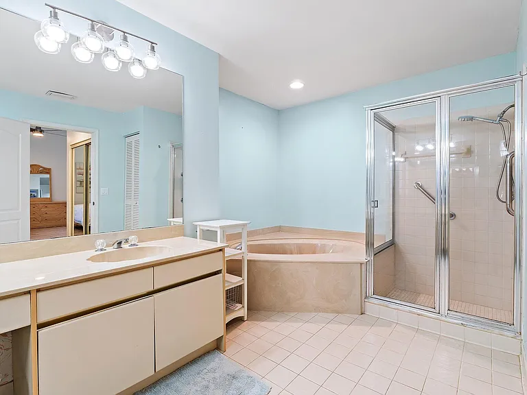 137 Eagleton Ct — Photo 18