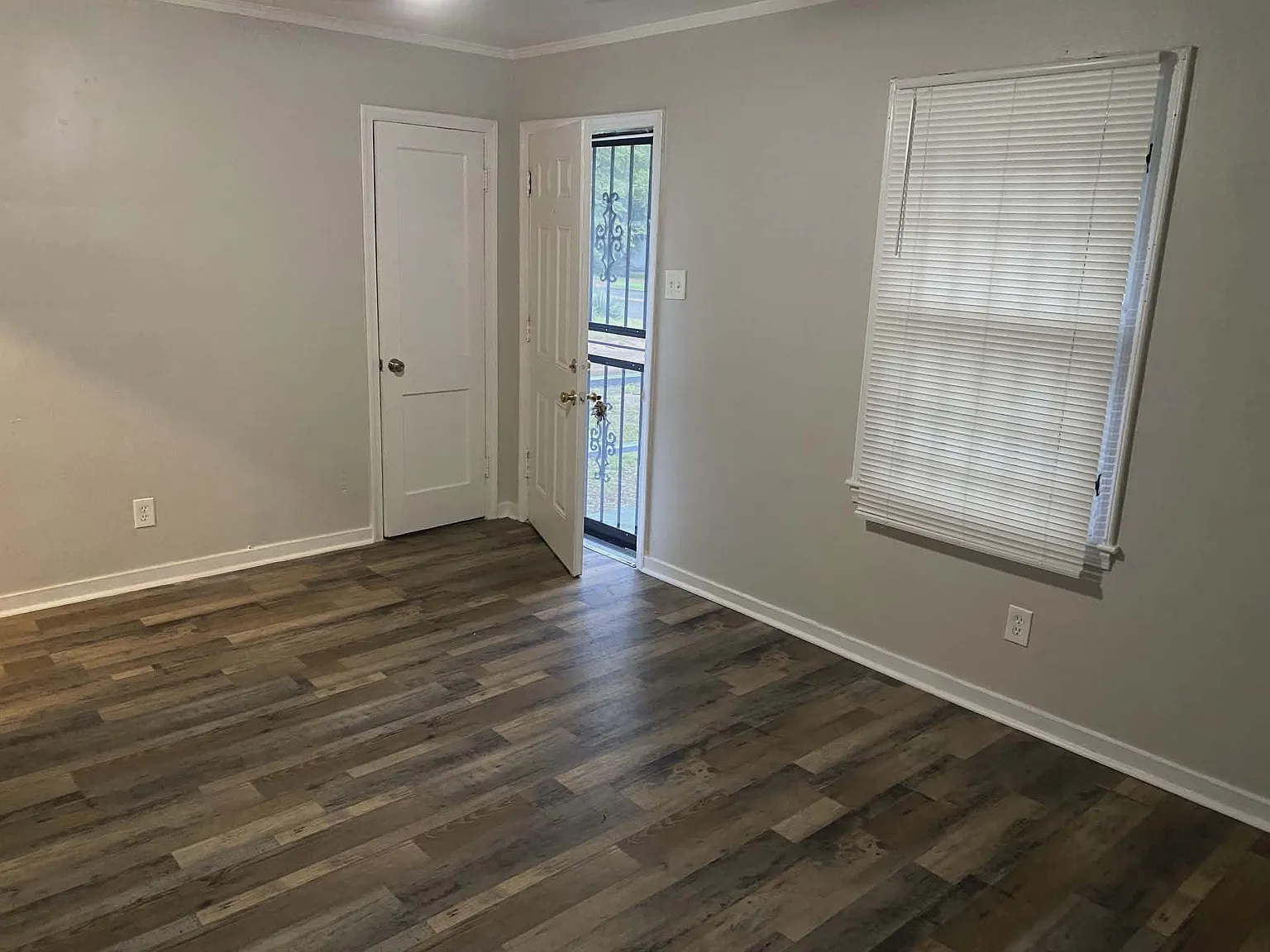 3451 Sharpe Avenue — Photo 3