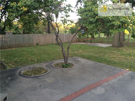 ENJOY BBQ GATHERINGS WITH A GOLF COURSE VIEW