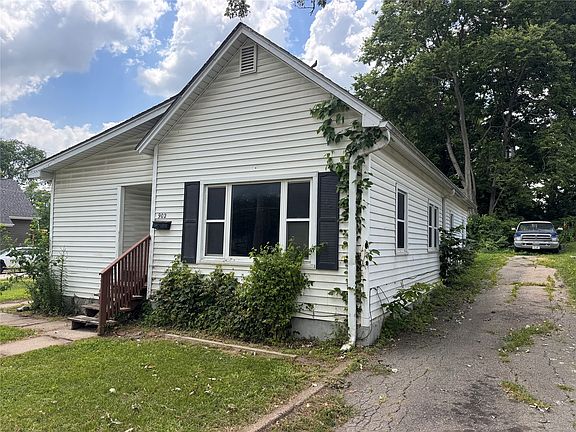 2nd image of 902 24th St
