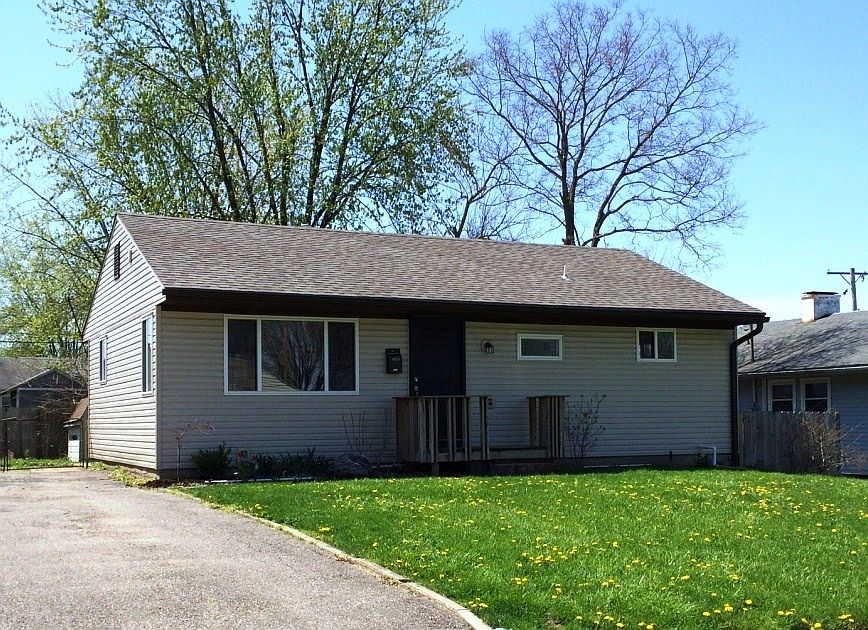 1st image of 820 Carole St