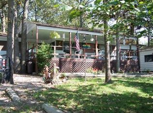 70 Silverlake Ln, Reeds Spring, MO 65737