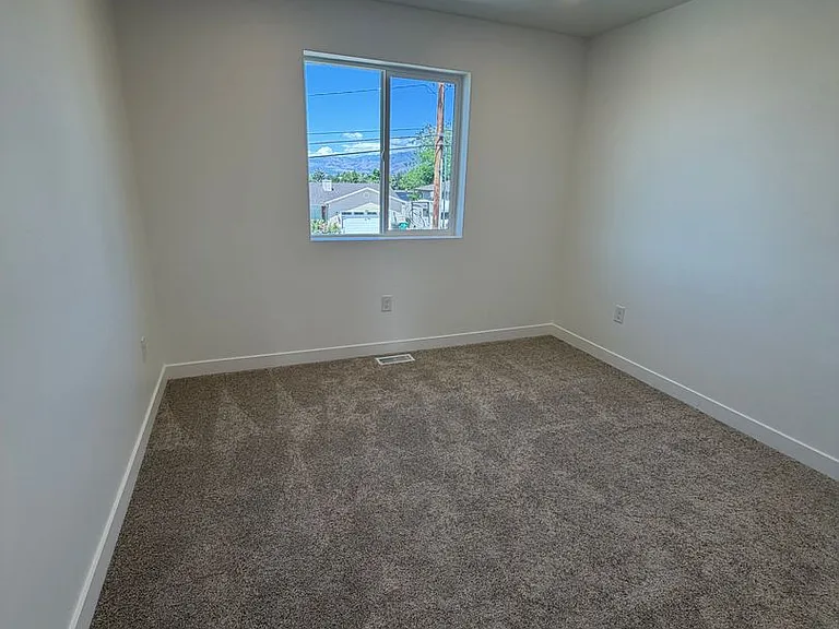 909 Bullion St — Photo 24
