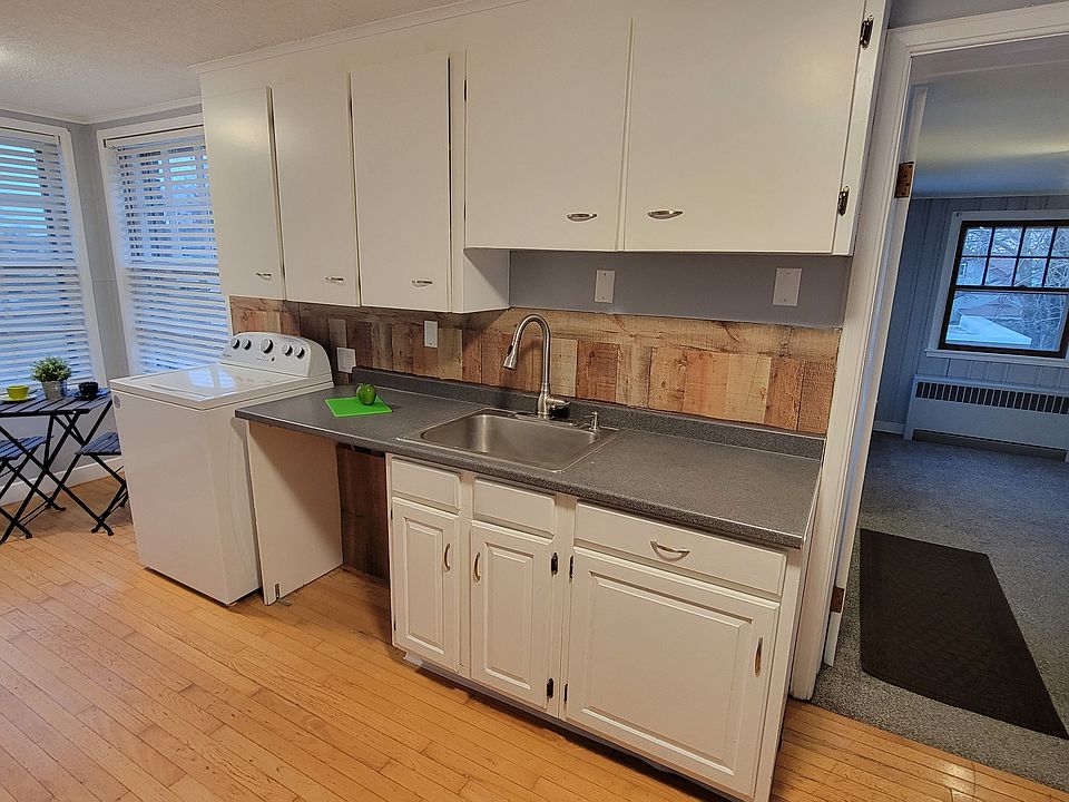 Eat-in Kitchen