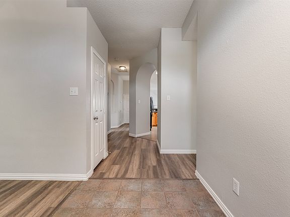 3rd image of 8806 Oakwood Ln