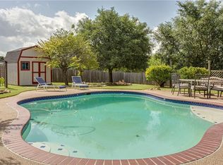 1560 Canyon Dr, Midlothian, TX 76065