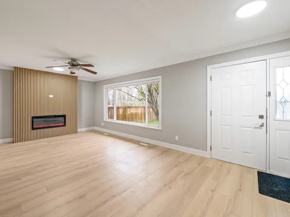 8024 Cedar St, Mission, BC V2V 3N1