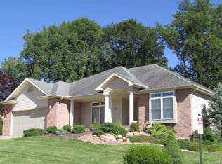 1403 White Oak Trl, Godfrey, IL 62035