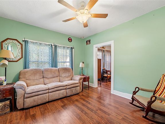 5th image of 304 Langley St