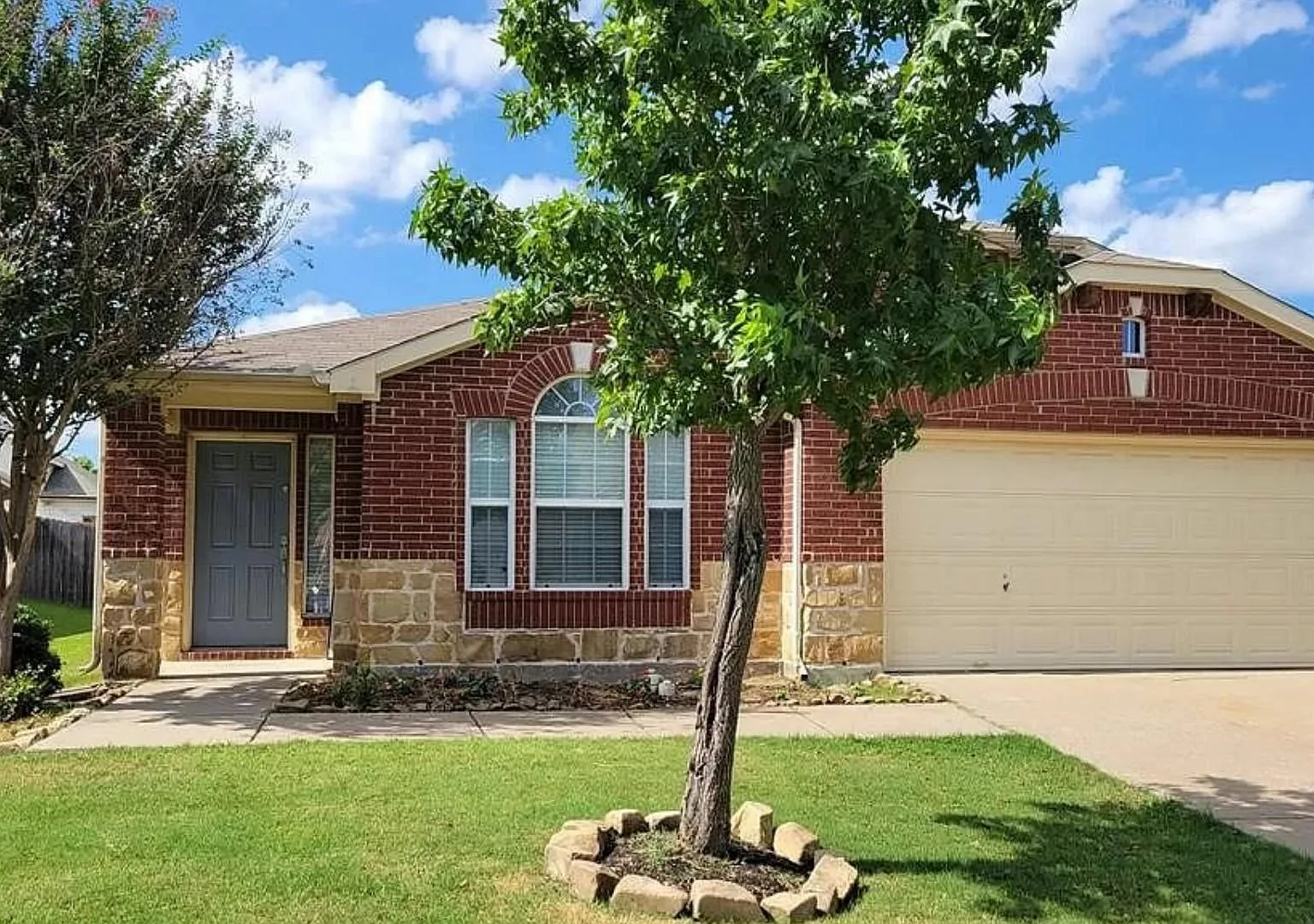 4 bed, 2178 sqft, $2,500 — Photo 1