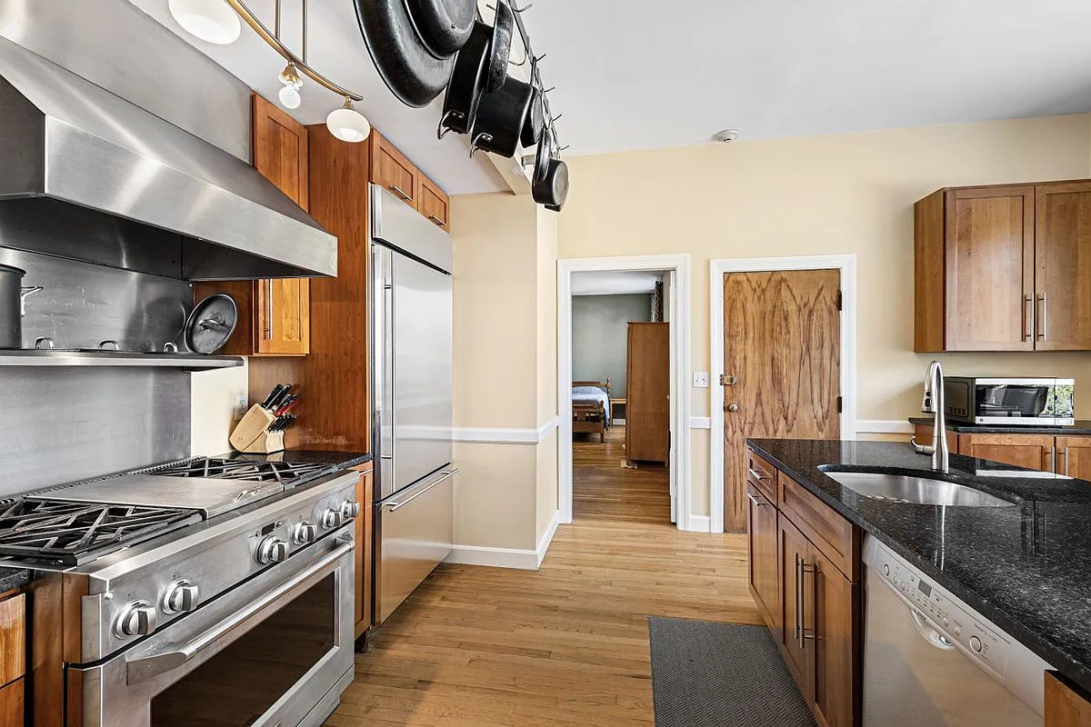 1 bed, 1.0 bath, 757 sqft, $2,400 — Photo 2