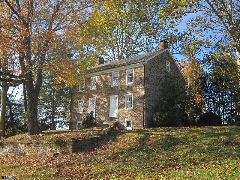 2nd image of 934 Sergeantsville Rd
