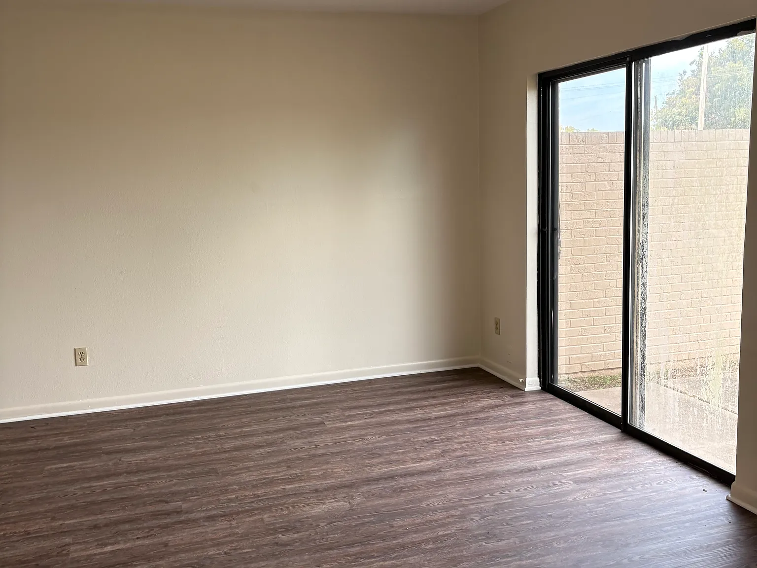 3 bed, 1.5 bath, $870 — Photo 4