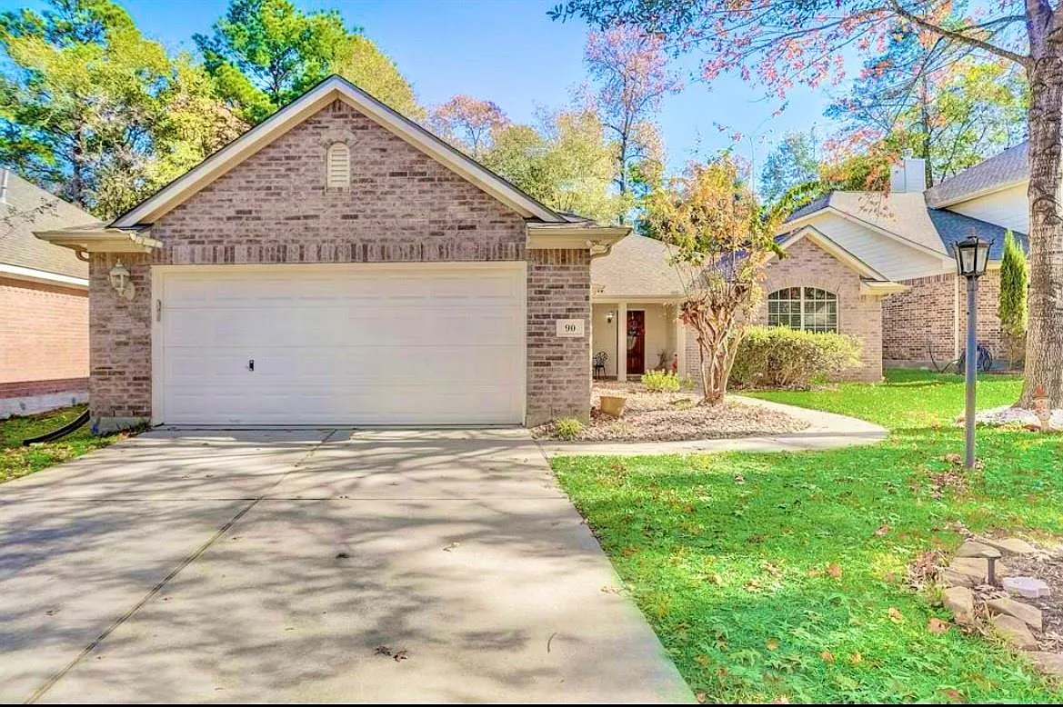 3 bed, 2.0 bath, 2351 sqft, $2,600 — Photo 1
