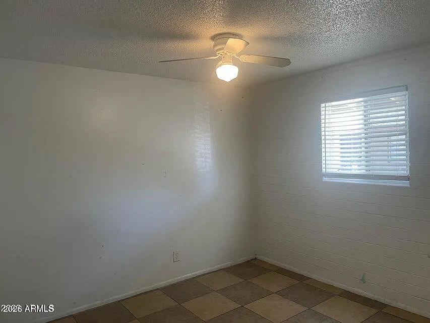2 bed, 1.0 bath, 4512 sqft, $995 — Photo 3