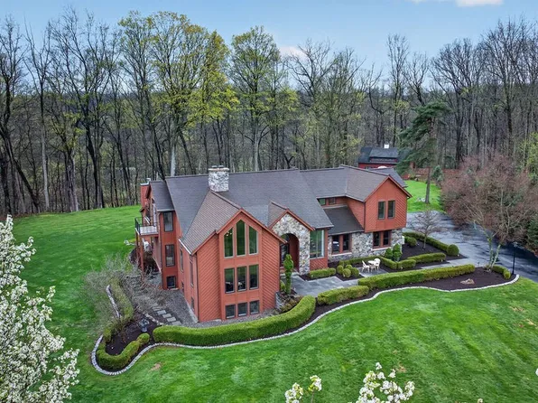 7979 Oak Brook Cir, Pittsford, NY 14534