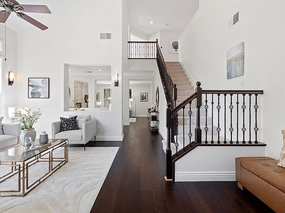 3rd image of 5934 Pala Mesa Dr