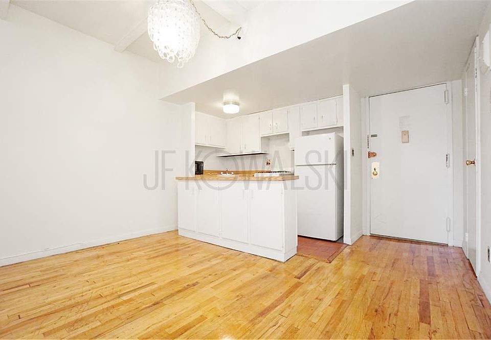 2nd image of 156 Bleecker St #3CE