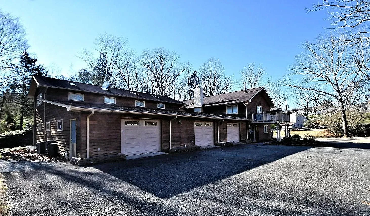 6 bed, 2.5 bath, 5830 sqft, $6,850 — Photo 4