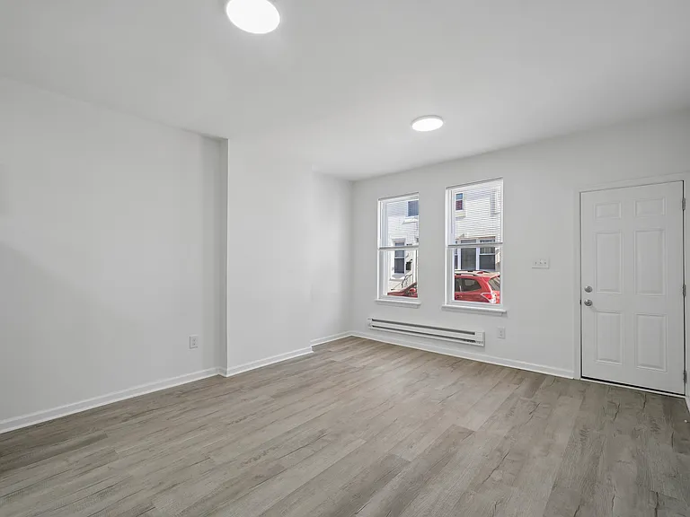 2212 Sears St — Photo 9