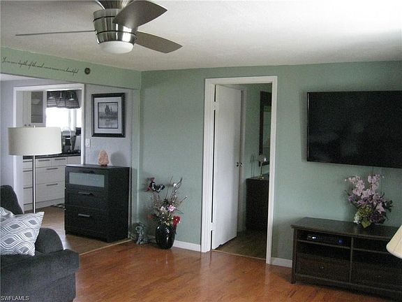 4th image of 7535 Hart Dr