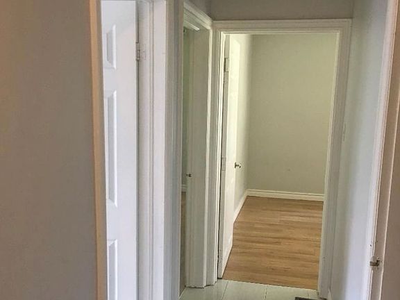 4th image of 969 Davis Dr