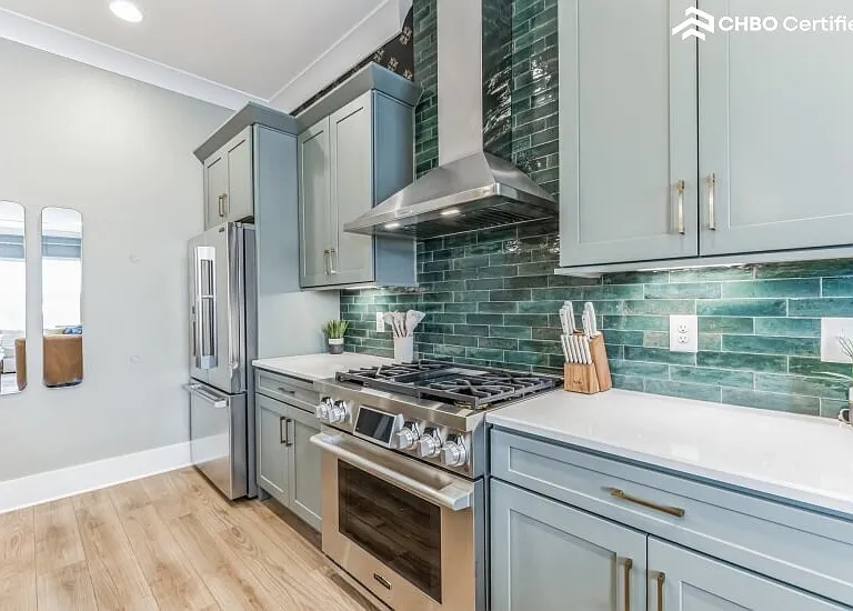 121 Neill Ave — Photo 5