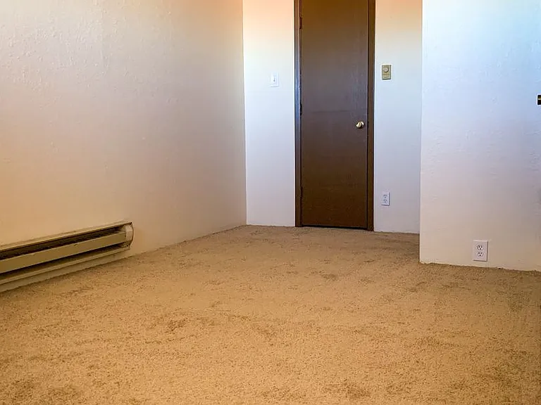 Spacious 2 Bedroom Apartment with Private Patio — Photo 14