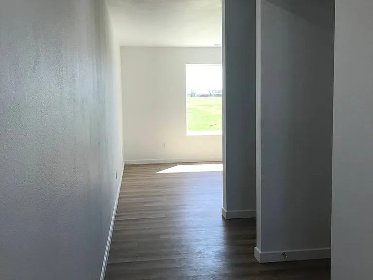 1062 W Holly St — Photo 16