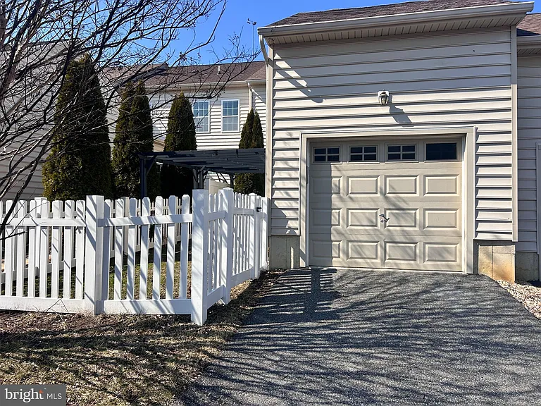 1116 S Olmsted Pkwy — Photo 43