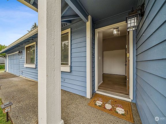 3rd image of 16118 3rd Avenue Ct E
