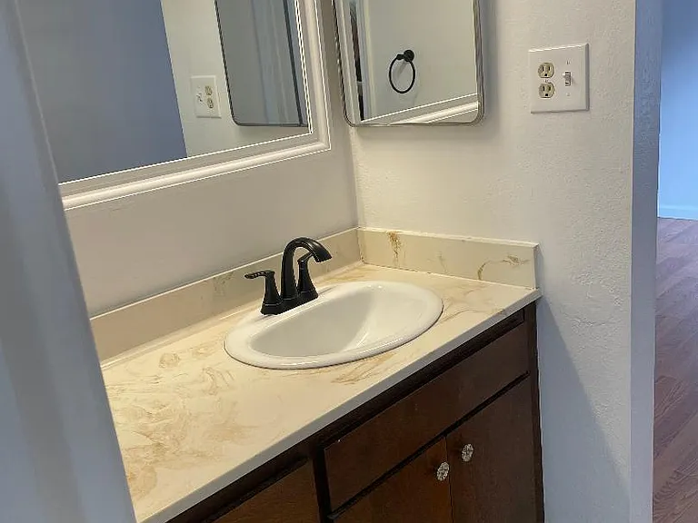 Whitney Manor — Photo 15