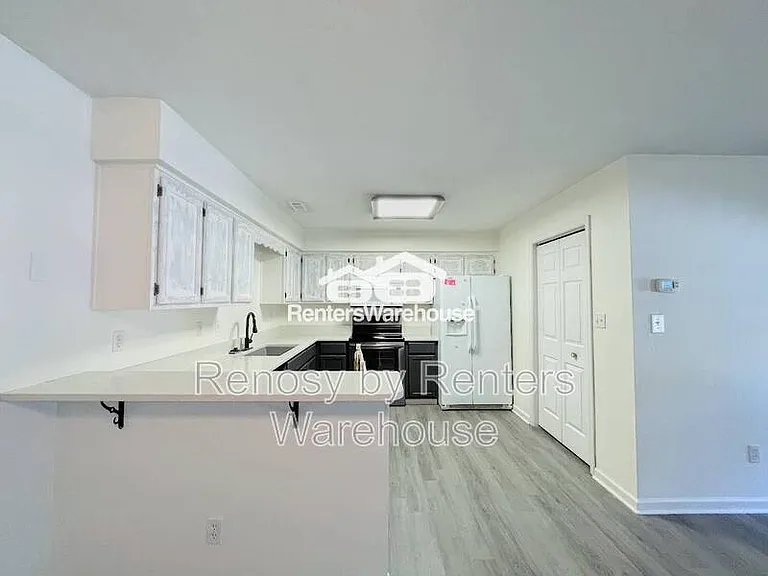 2801 Leeds Ct — Photo 11