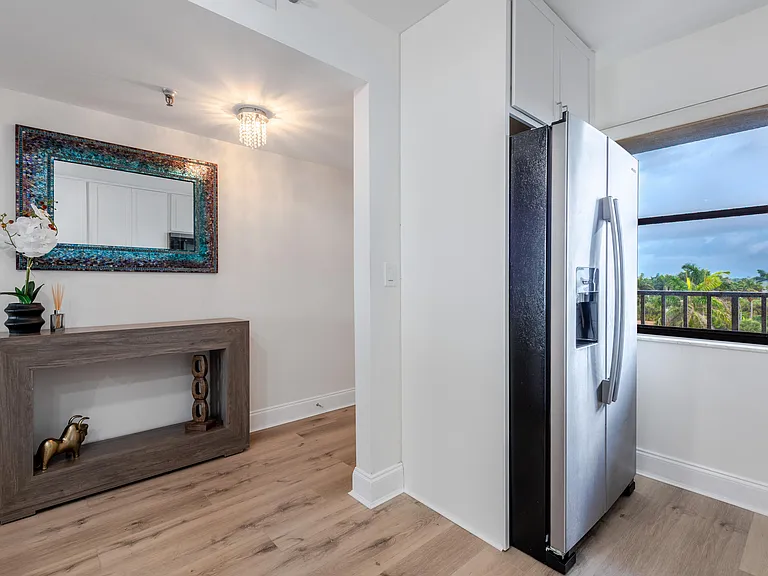 896 N Federal Hwy #527 — Photo 4