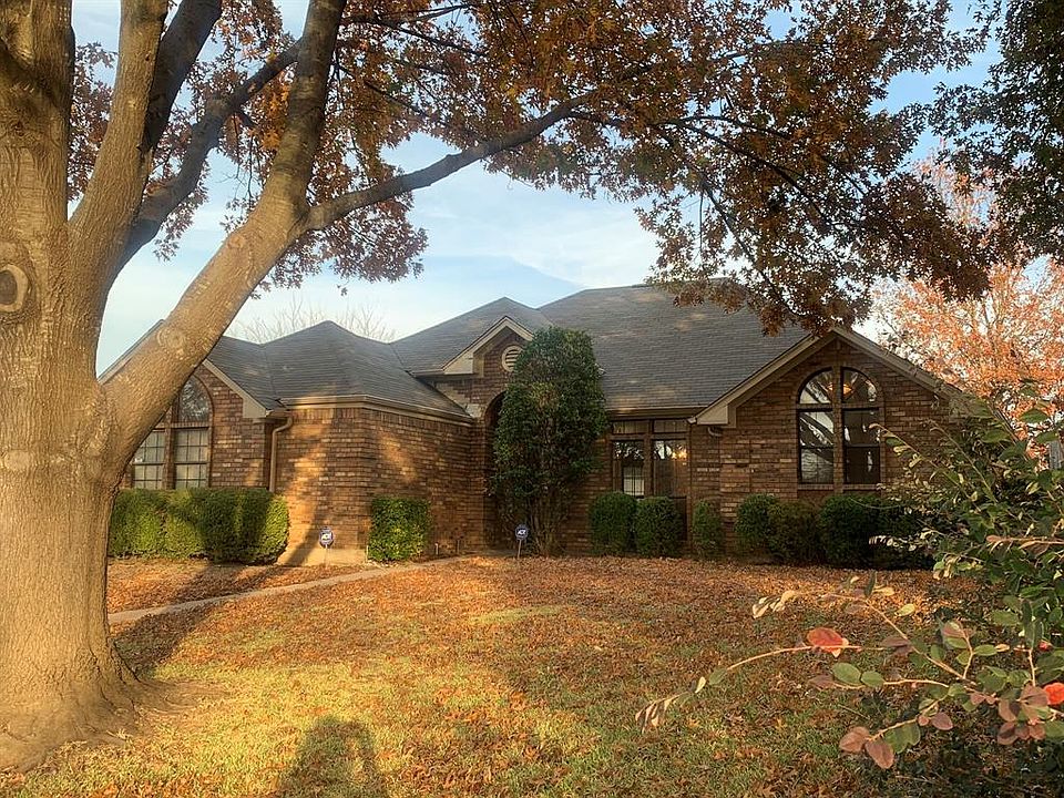 1st image of 218 Camelot Dr