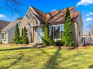 1015 E Fairoaks Ave, Peoria, IL