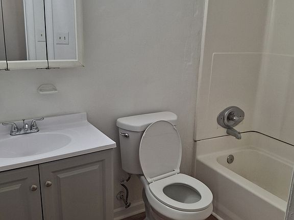 5th image of 4616 Brookwood Ct APT B