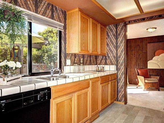 5th image of 1569 Whiterock Cir