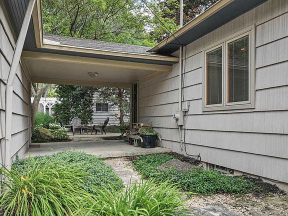 3rd image of 5810 Dover Ct