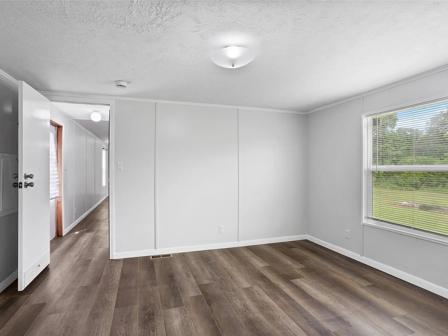 3 bed, 2.0 bath, 924 sqft, $1,500 — Photo 2