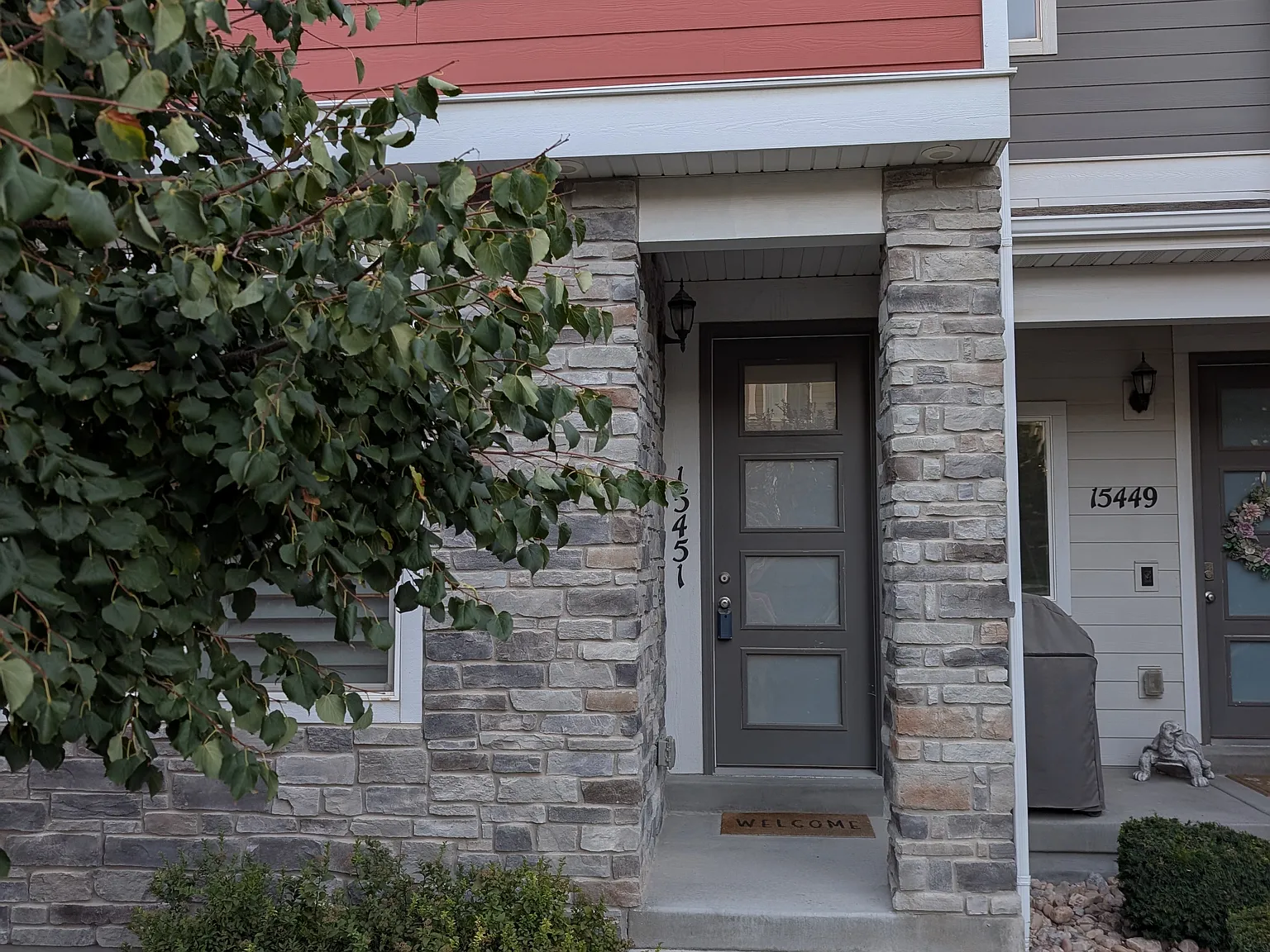 3 bed, 1966 sqft, $2,200 — Photo 2