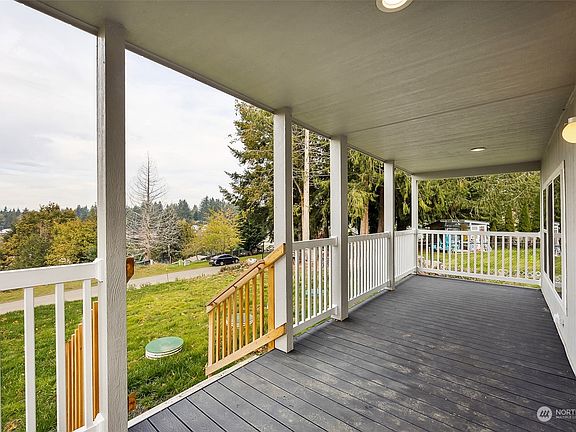 3rd image of 1691 SE Crescent Drive
