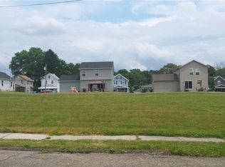 26th St NW, Barberton, OH 44203