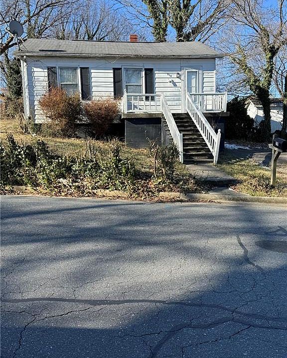 1st image of 208 N Franklin St