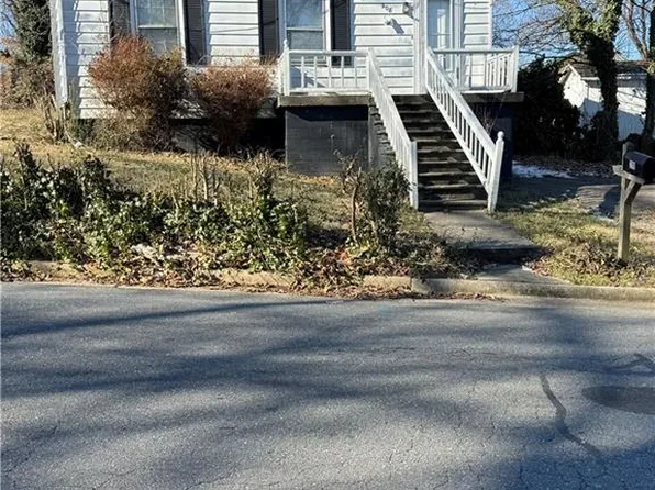 208 N Franklin St, Reidsville, NC 27320