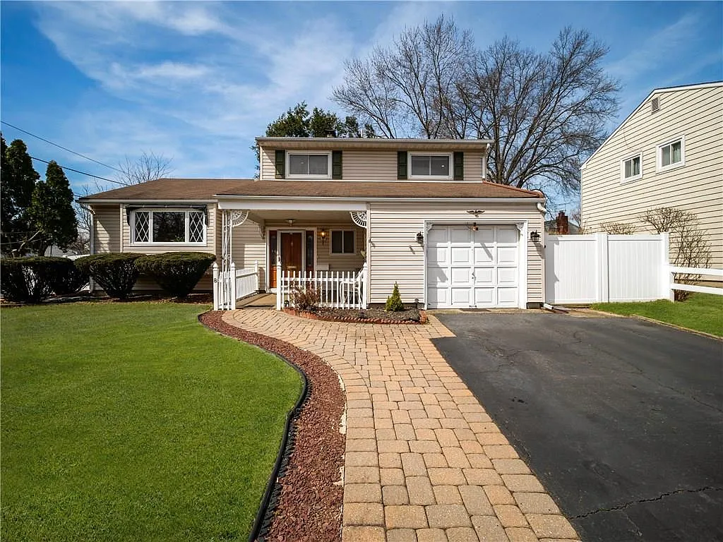 8 Woodland Ave S photo 1