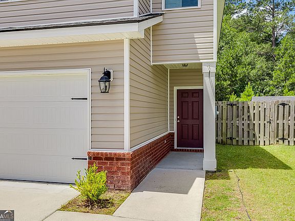 2nd image of 106 Hamlet Ct